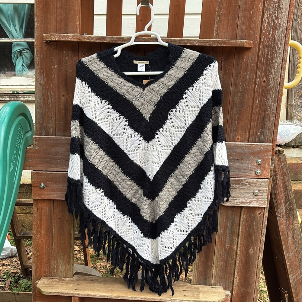 Elegant Chevron Knit Poncho Sweater Women’s 
L/XL